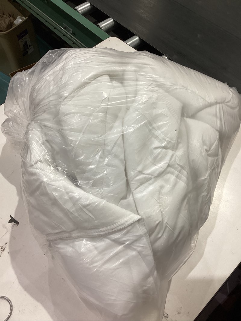 Condition photo showing As Is for Bedsure Queen Mattress Pad - Quilted Fitted Mattress Topper Protector with 8-21 Inches Deep Pocket, Noiseless Breathable Bed Cover Padded, Machine Washable, White, 60x80 Inches White Queen