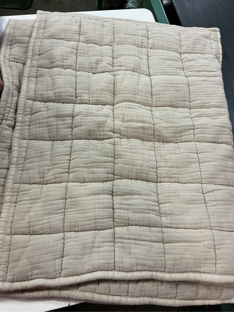 Condition photo showing Good Condition for organic airy gauze box quilt sham set color unyed size standard 