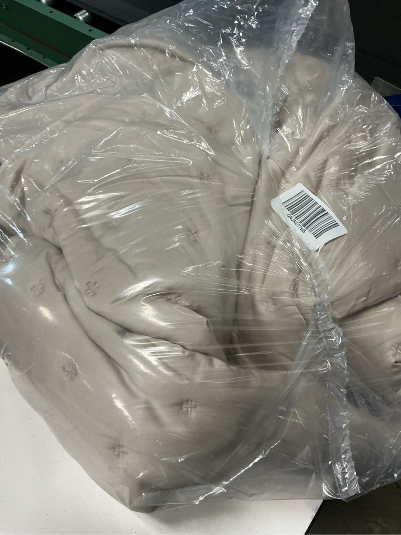 Condition photo showing Good Condition for bamboo dream quilt, king/cal king, sand