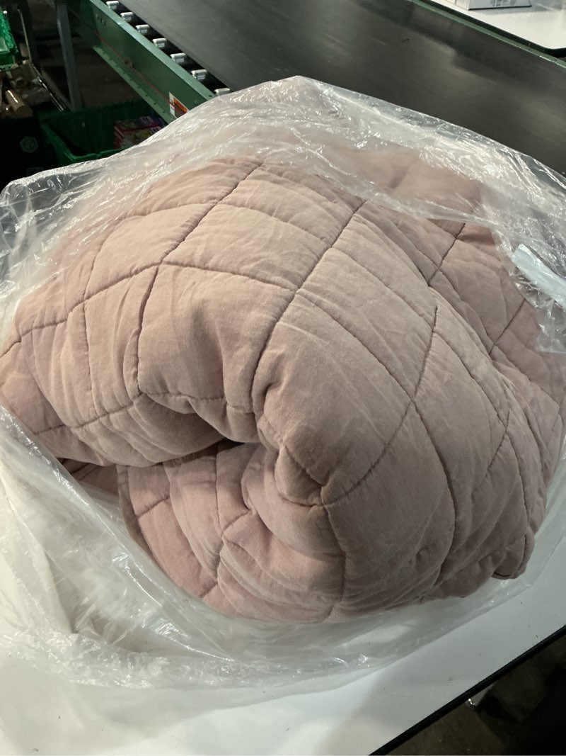Condition photo showing Good Condition for european linen box quilt, king/cal king, dusty mauve