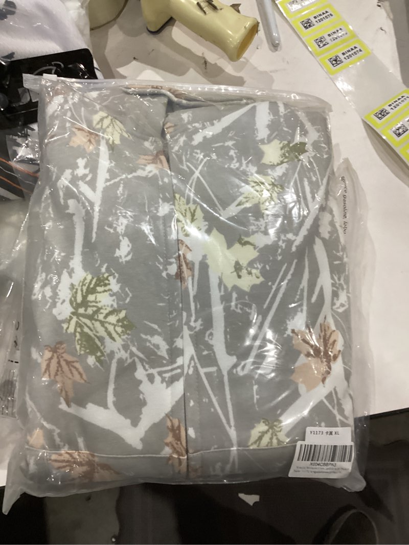 Condition photo showing New/Like New for Womens Loose Fit Camo Hooide Sweatshirt Zip Up Long Sleeve Trendy Maple Leaf Print Fleece Hoodie with Pocket X-Large Khaki