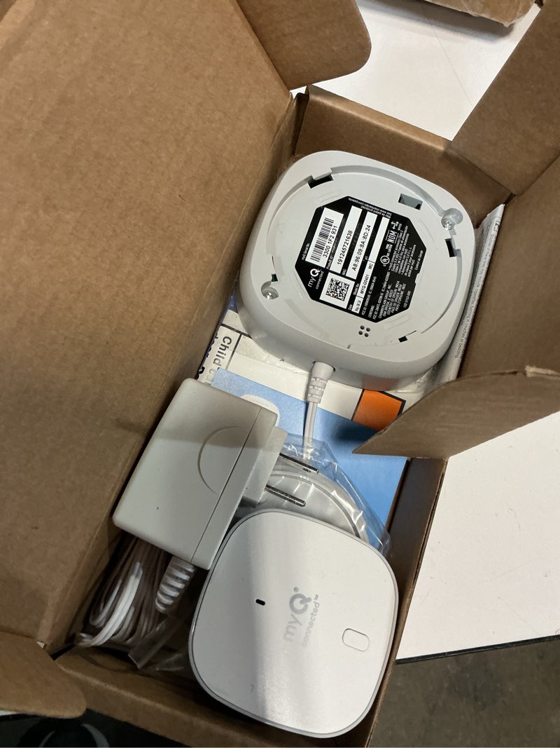 Condition photo showing Good Condition for chamberlain smart garage control - wireless garage hub and sensor with wifi & bluetooth - smartphone controlled, myq-g0401-es, white