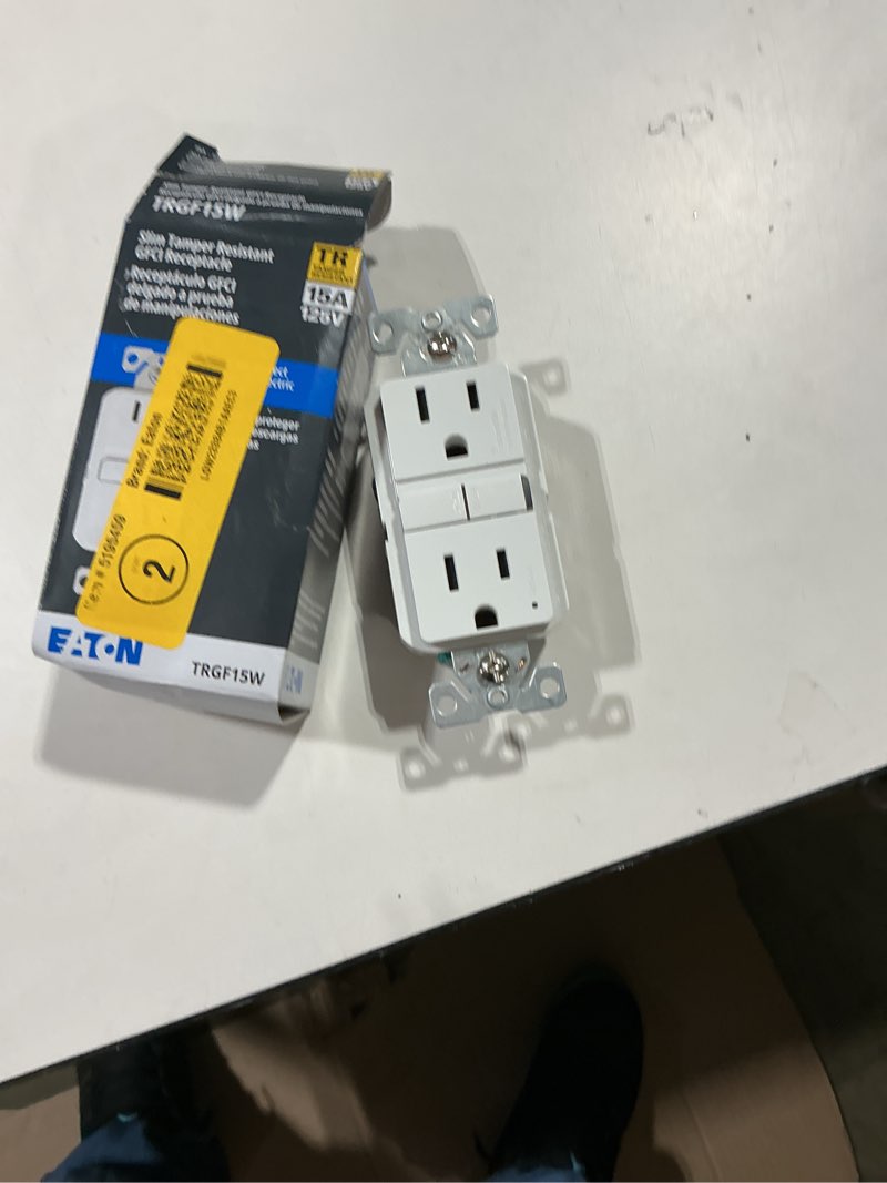 Condition photo showing Good Condition for eaton 15-amp 125-volt tamper resistant gfci residential decorator outlet, white