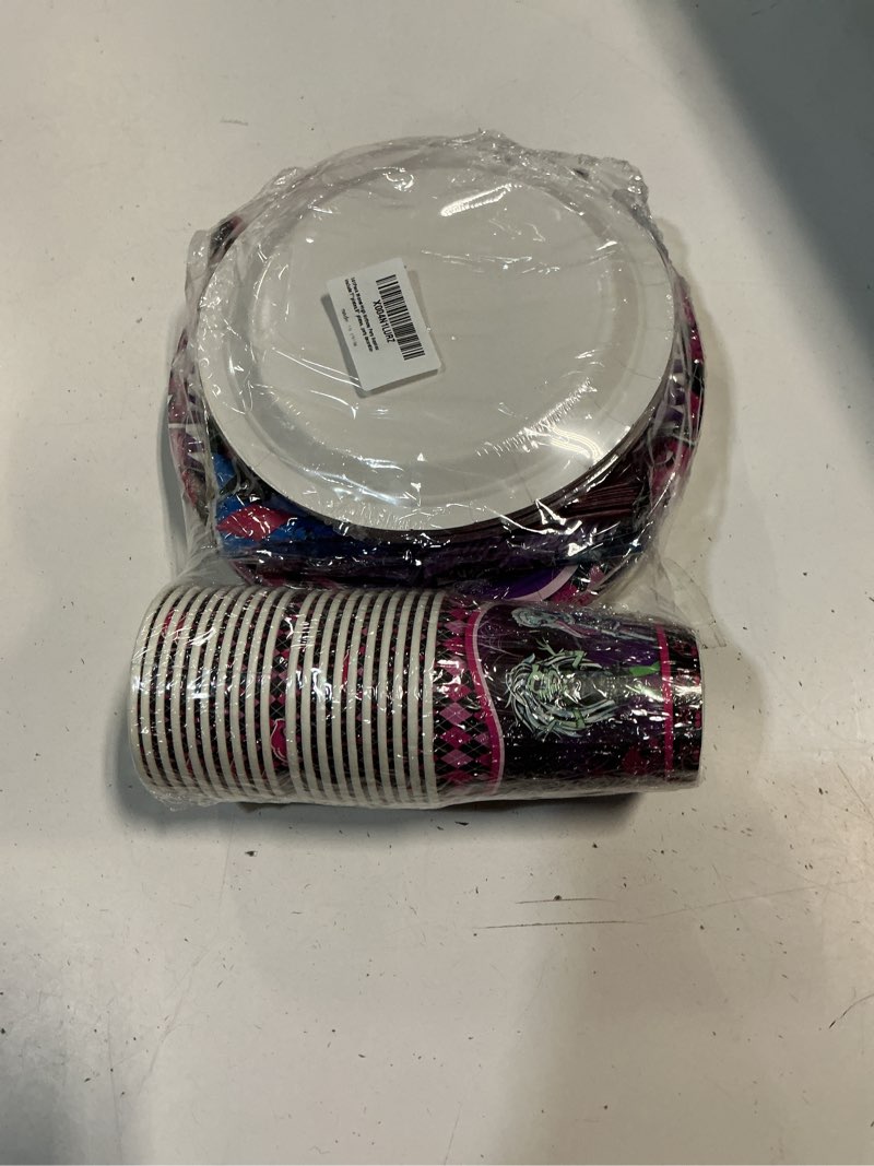Condition photo showing Good Condition for 141pcs party supplies include 7''plates,9'' plates,tablecloth,straw,kinfes,spons,napkins,cups for the monst-highs party decoration