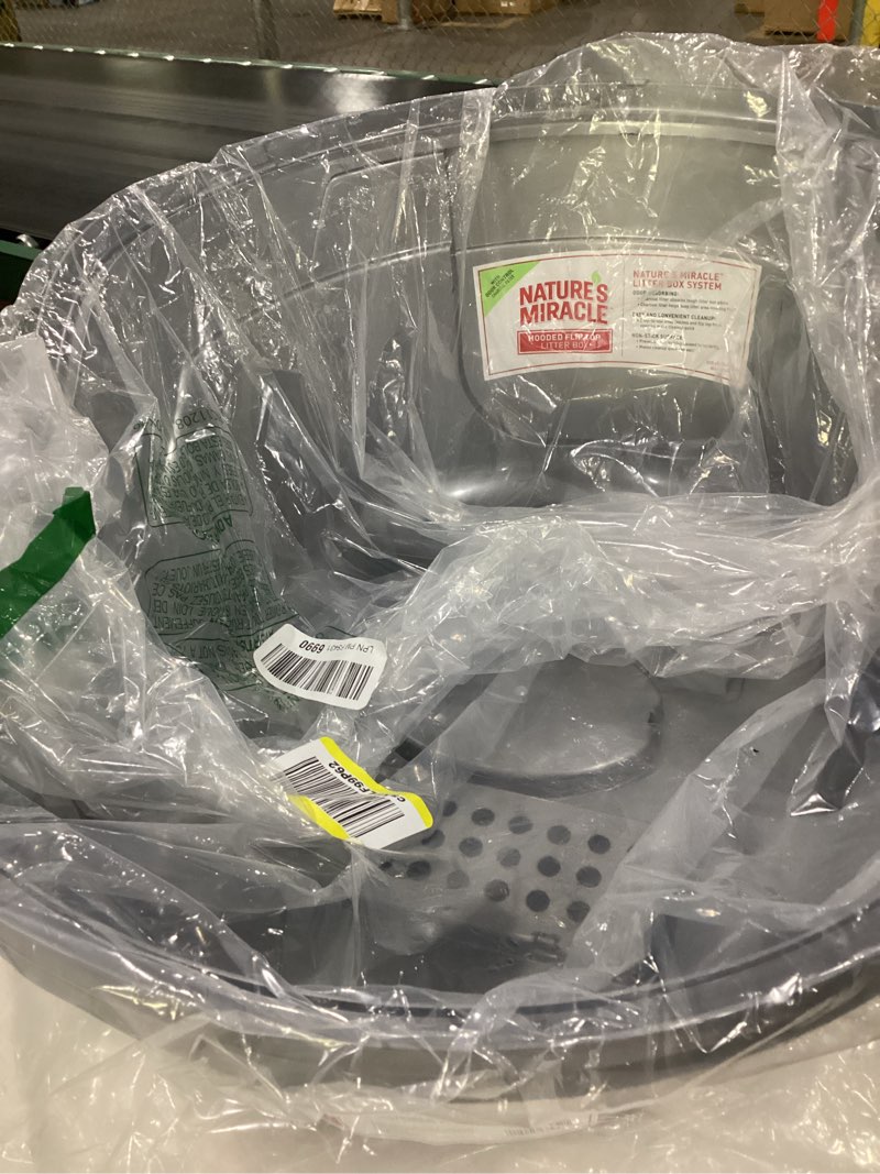 Condition photo showing Good Condition for nature’s miracle hooded flip top litter box for cats, with built-in odor control charcoal filter