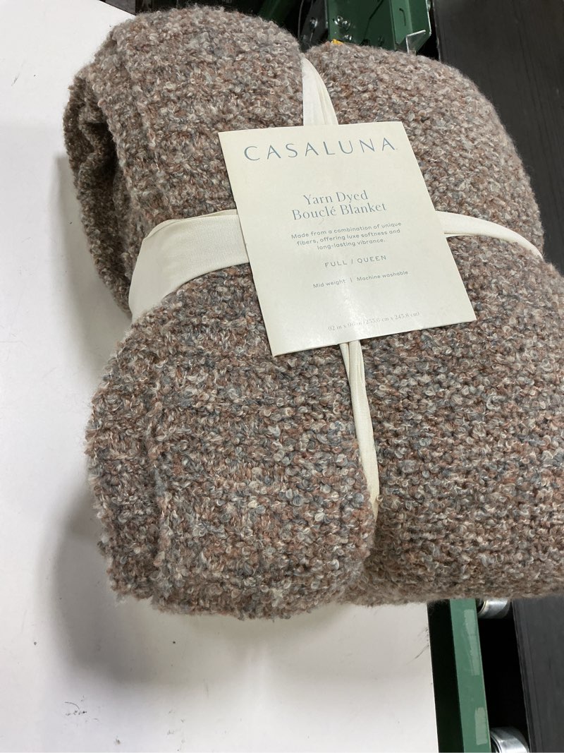 Condition photo showing New/Like New for full/queen boucle blanket blend - casaluna™