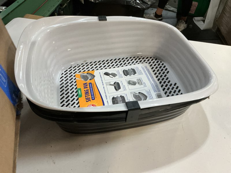 Condition photo showing Good Condition for arm & hammer large sifting litter box scoop free cat litter tray with microban, made in usa