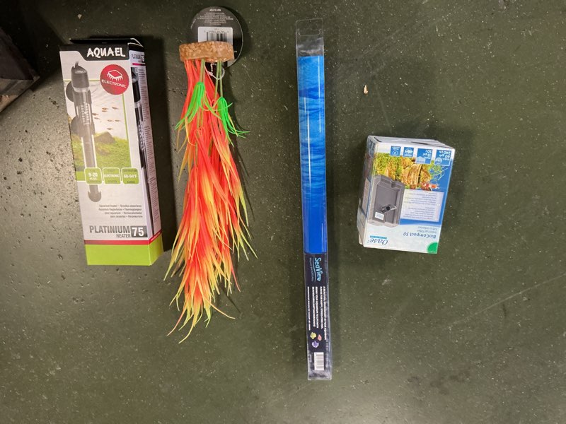 Condition photo showing Good Condition for Assorted Pet Essentials, Variety of items (differents colors & models). 