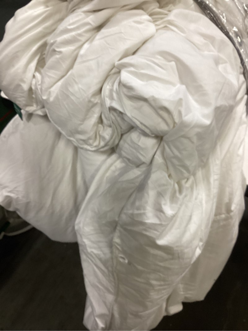 Three Geese Luxury Goose Down Comforter Oversize King Size, Ultra-Soft Fluffy Duvet Insert for All Season, 1800TC Cotton Blended Cover Hotel Style Bedding Comforter 116x98 inch