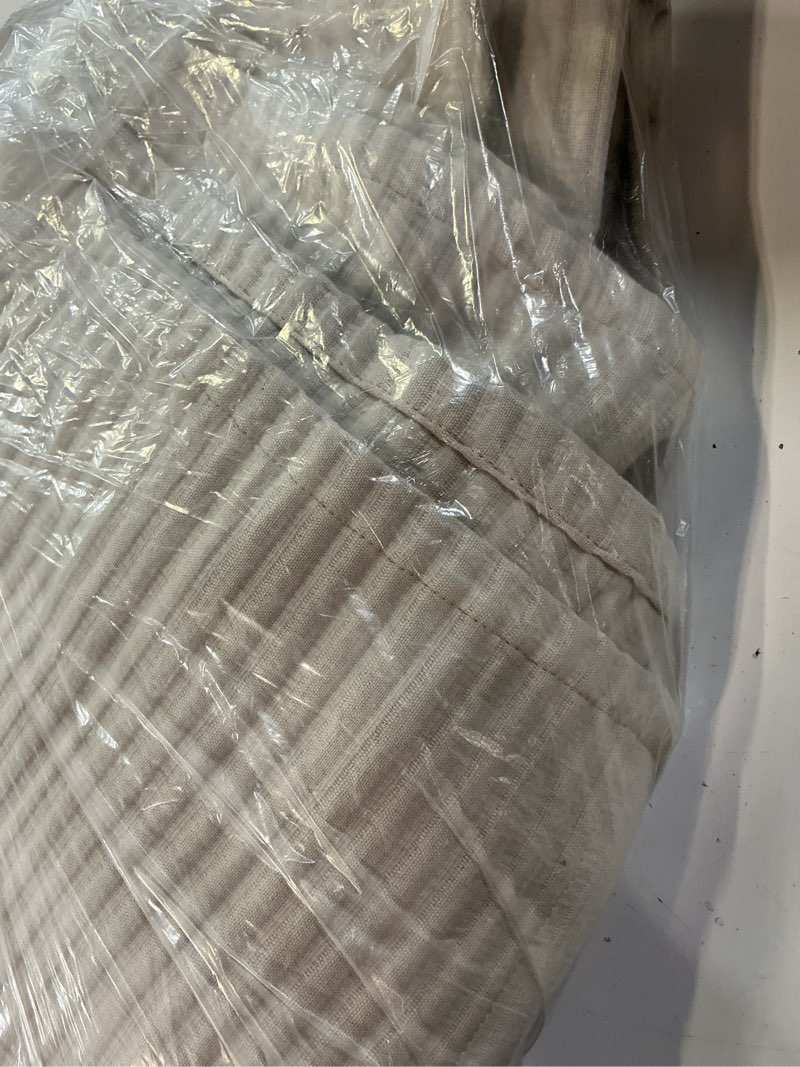 Condition photo showing New/Like New for organic cotton matelasse coverlet set, full/queen, sand