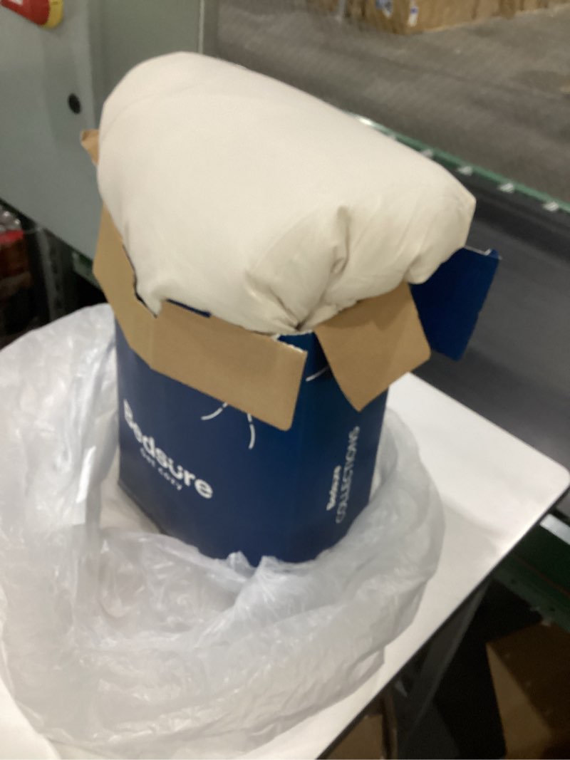 Condition photo showing Good Condition for Bedsure King Comforter Set - Beige Comforter, Boho Tufted Shabby Chic Bedding for Kids, 3 Pieces Vintage Farmhouse Bed Set for All Seasons, Fluffy Soft Bedding with 2 Pillow Shams King 02 - Beige