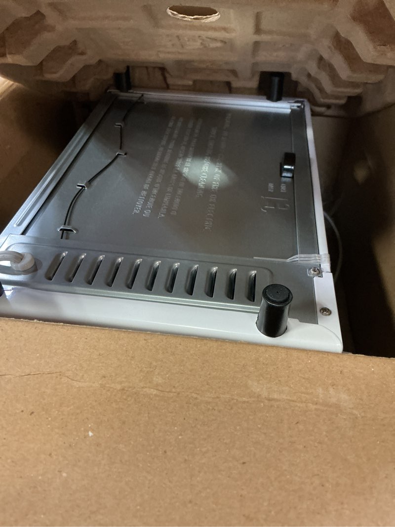 Condition photo showing Good Condition for mainstays 4 slice countertop toaster oven with 3 settings, includes baking rack and pan, arctic white, new