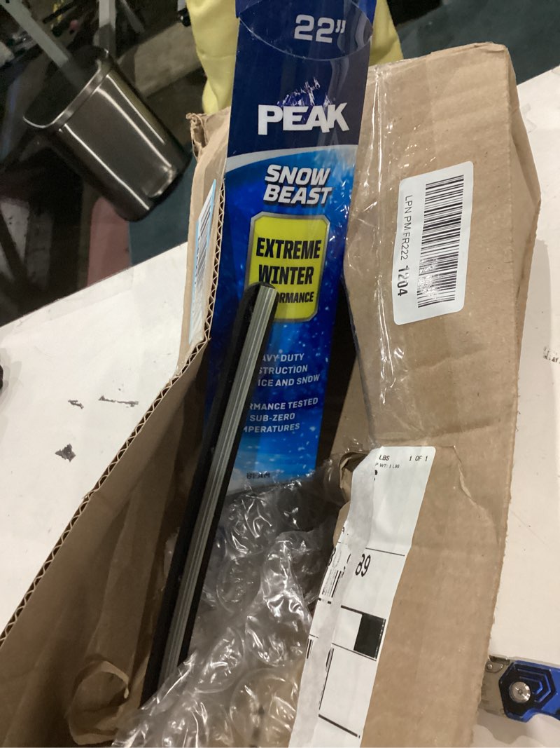 Condition photo showing Good Condition for PEAK Snow Beast Winter Windshield Wiper Blade, 22-inch 22"