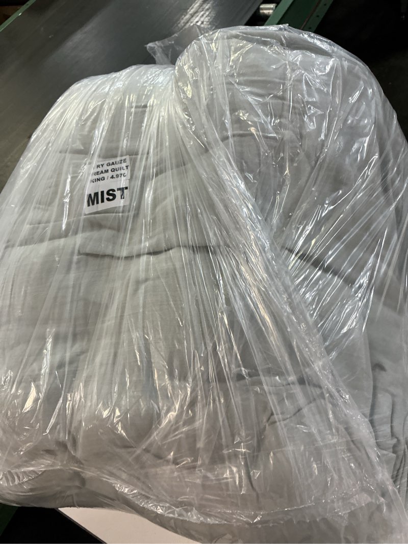 Condition photo showing Good Condition for quince organic cotton gauze dream quilt king mist 