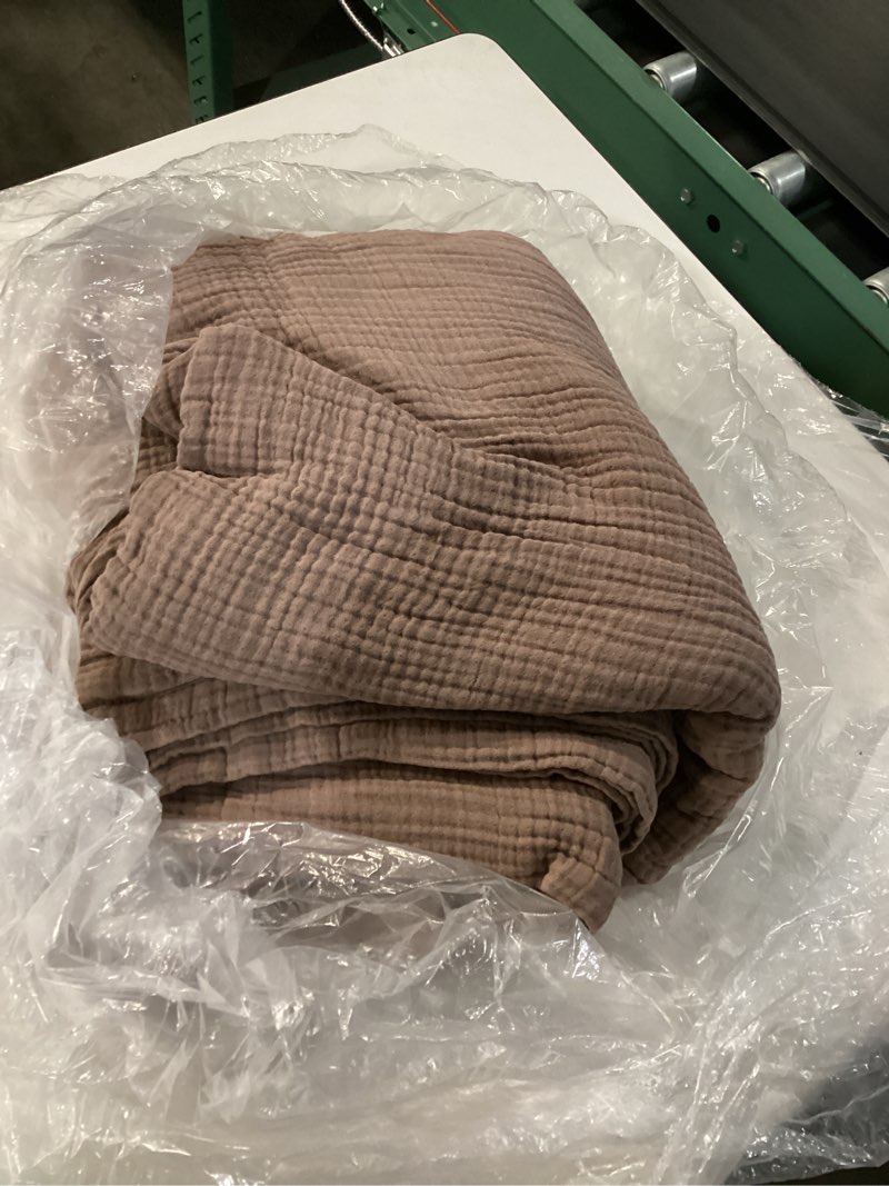 Condition photo showing New/Like New for organic airy gauze blanket, king/cal king, fig