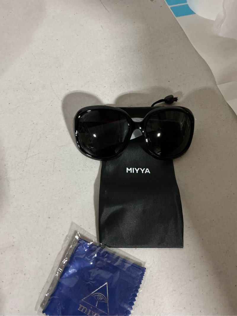 Condition photo showing Good Condition for miyya bug eye oversized polarized sunglasses womens, trendy retro sun glasses for women 2025, oversized uv protection shades black/grey gradient polarized