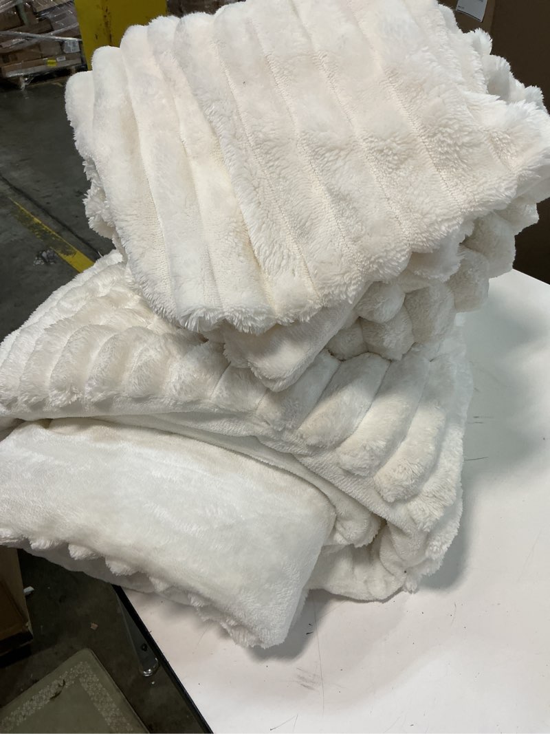 Condition photo showing Good Condition for Bedsure Queen Comforter Set - GentleSoft™ 3 Pieces Fluffy Double-Side Fleece Comforter Set, Cozy Striped Room Decor Aesthetic, Luxury White Bedding Queen Size with 2 Pillowcases, 90x90 Inches Queen (90" x 90") 01 - Cream White