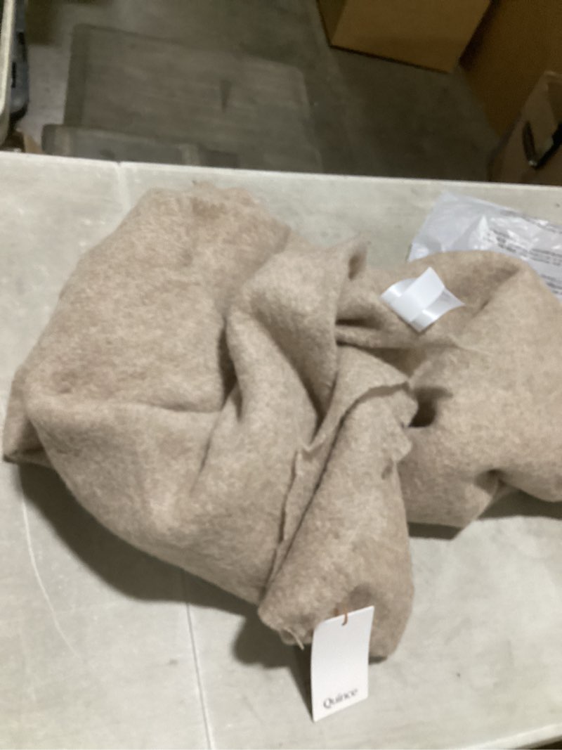 Condition photo showing Good Condition for alpaca boucle throw, 50x70, oatmeal