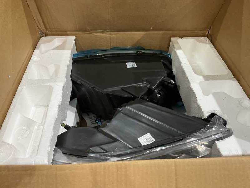 Condition photo showing Good Condition for headlights for 2009-2018 dodge ram 1500, for 2010-2018 dodge ram 2500 3500 with high/low beam bulbs, driver & passenger side(only fit quad-hole single headlight) a/chrome housing amber reflector clear lens oe replacement