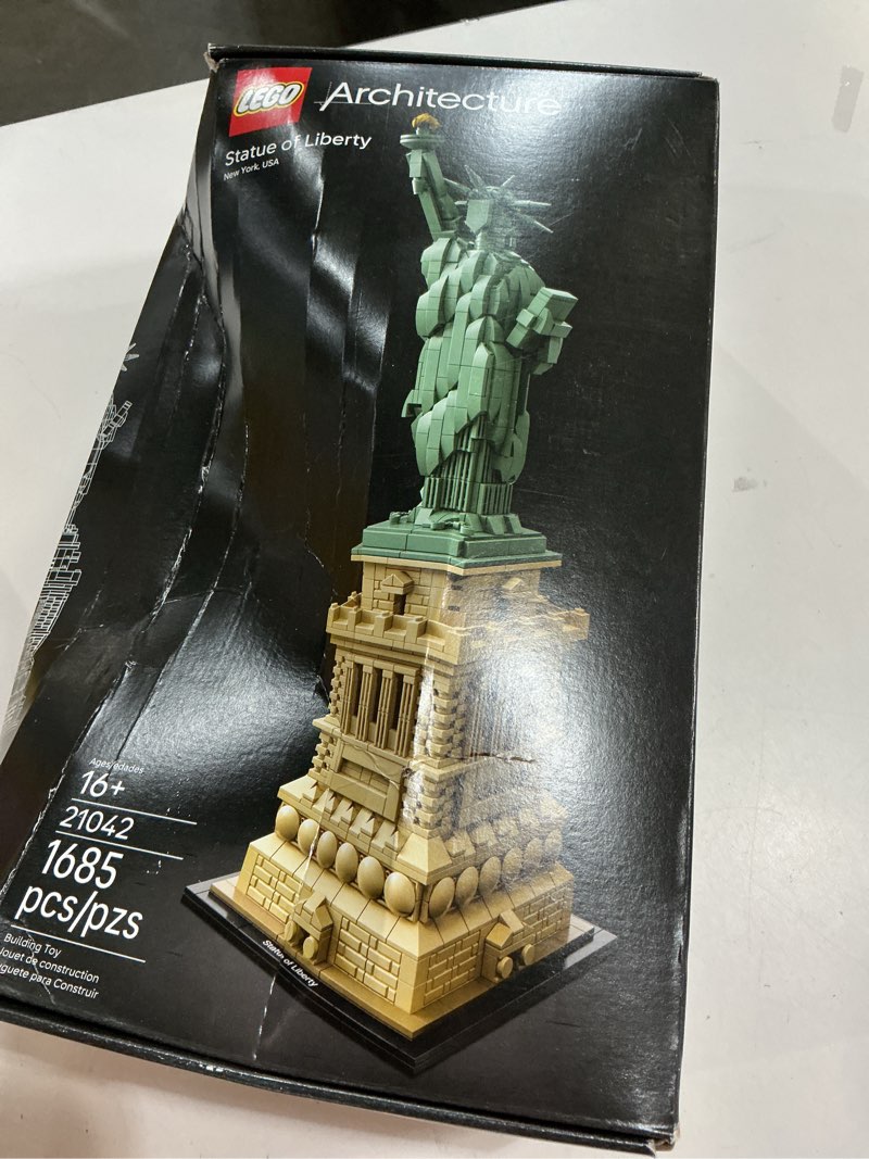 Condition photo showing Good Condition for LEGO Architecture Statue of Liberty Model Building Set - Collectible New York City Souvenir, Creative Home Décor or Office Centerpiece, Great Gift Idea for Adults and Teens, 21042