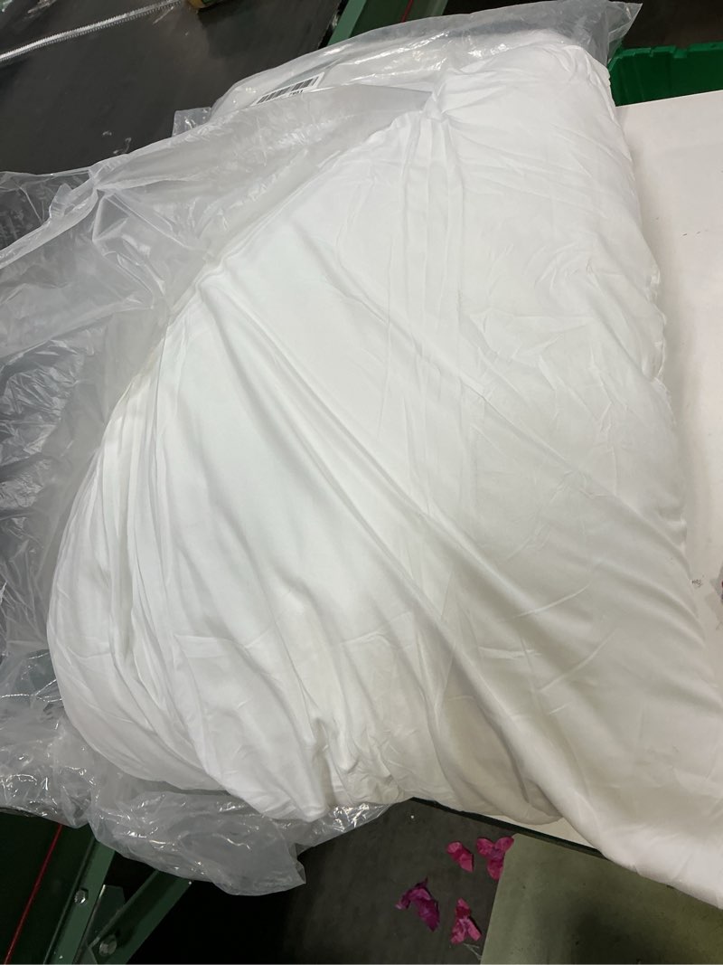 Condition photo showing Good Condition for MIULEE Throw Pillows Inserts, Pack of 2 28x28 Inch 100% Virgin Fiber Filling Bed Couch Pillows