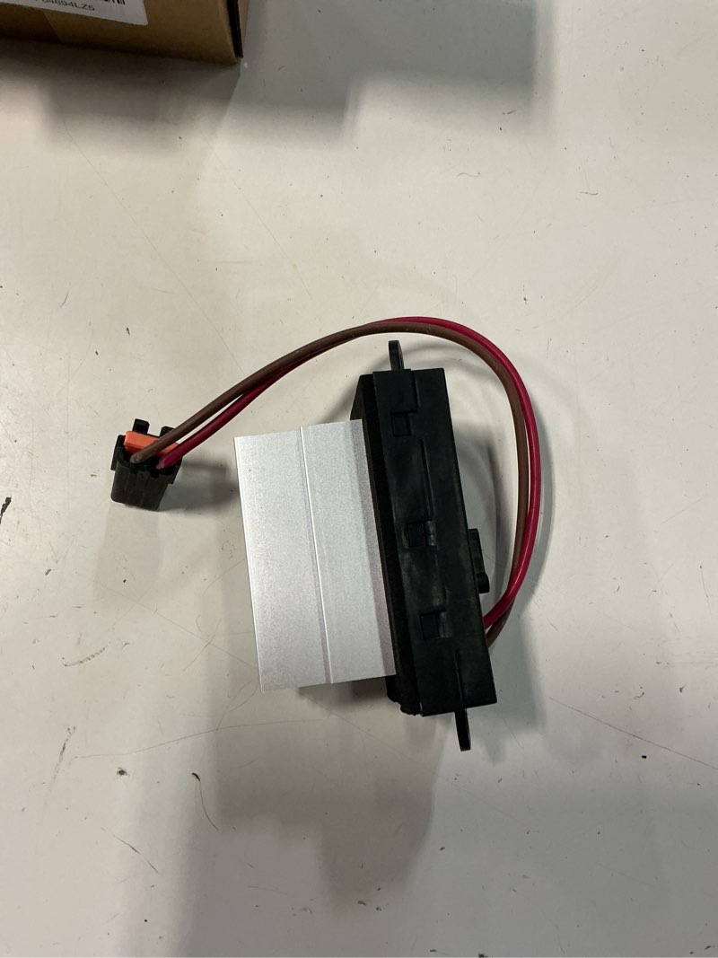 Condition photo showing Good Condition for blower motor resistor heater fan control module fit for hummer h2 2003-2007 replace 19331830 19329838 89023355 93803637 88986529 15-80388 15-80655 15-80911 19331830 3gsh-19e624-ca 4gsh-19e624-aa