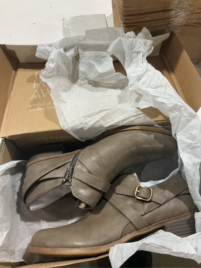 Condition photo showing Good Condition for lifestride adley 10 wide taupe