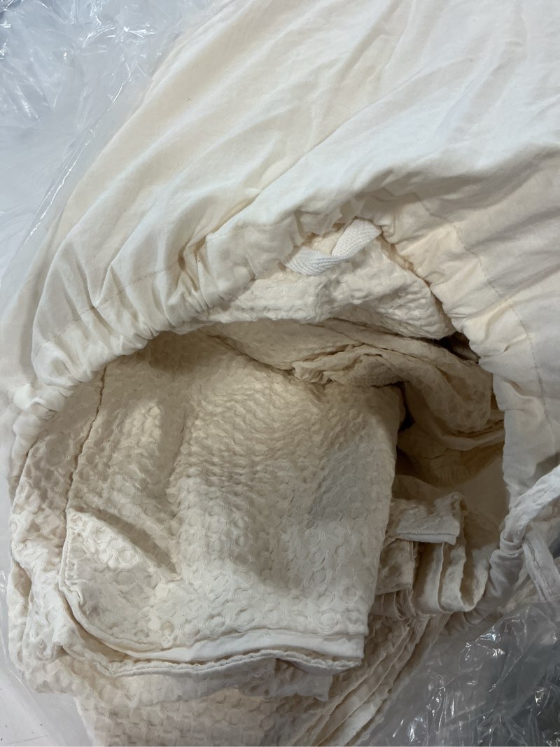 Condition photo showing Good Condition for organic luxe honeycomb duvet cover set, full/queen, undyed