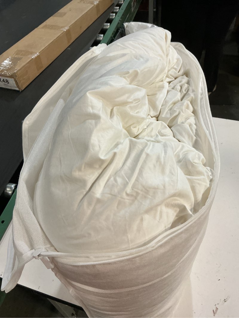 Condition photo showing Good Condition for luxe goose down comforter king