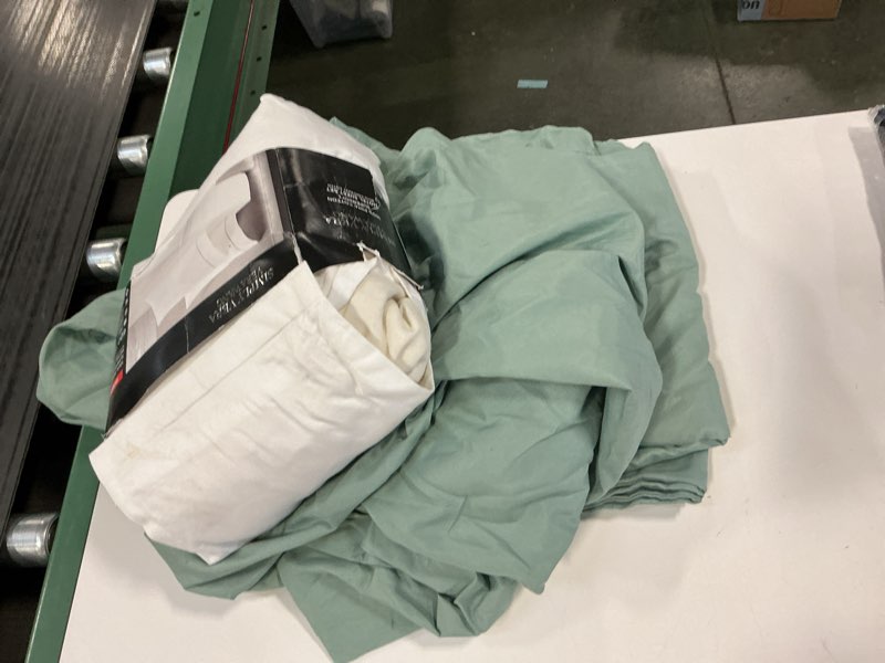 Sheets two sets unknown size different colors