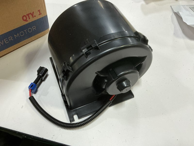 Condition photo showing Good Condition for blower motor fan assembly al110881 al214942 al173961 0130063810 compatible with john deere combine 4425 4435 tractor 1640 2040 2950 3040 5200 5500 5510 6110 6120