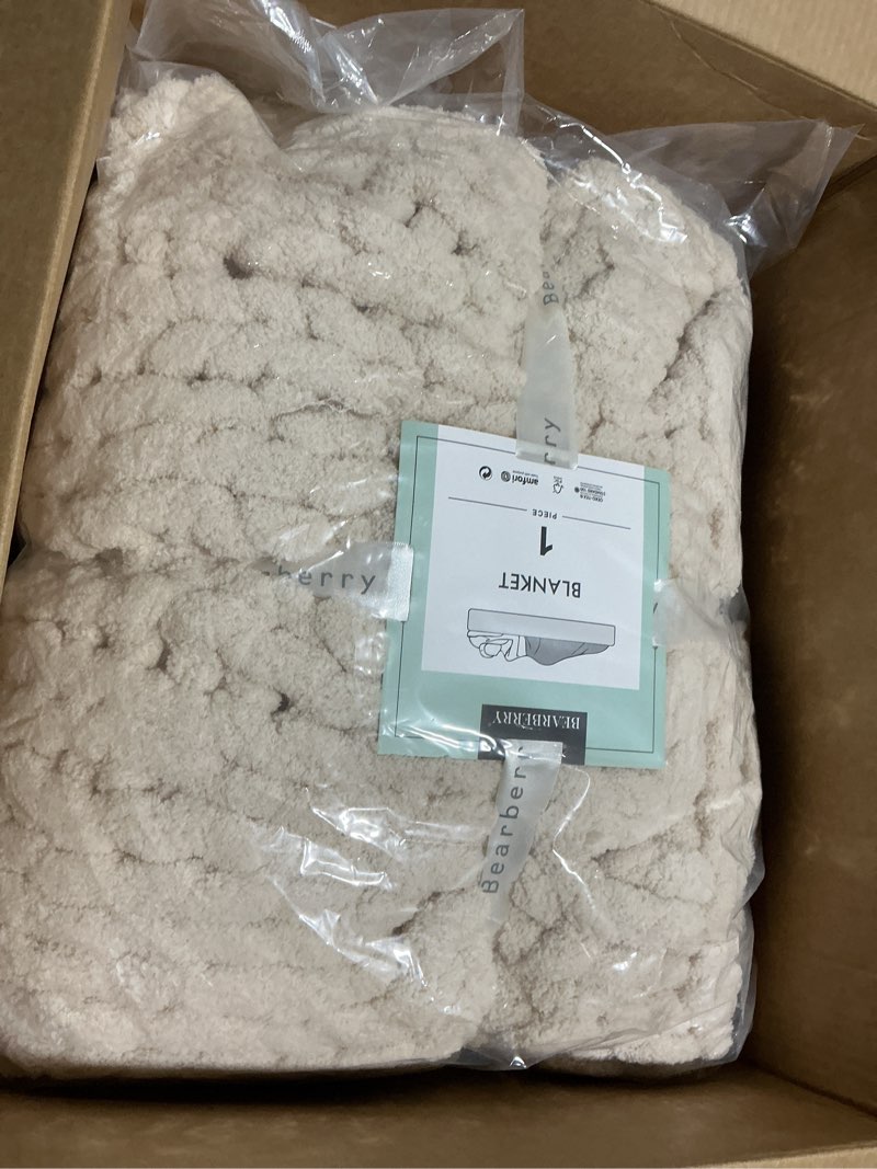 Condition photo showing Good Condition for bearberry Chunky Knit Throw Blanket 60x80 Inches Handmade, Soft Jumbo Chenille Yarn with Cable Rope Knot Design | Thick Cozy Large Blanket for Couch, Sofa, Bed & Living Room Home Decor | Beige Beige 60"x80"