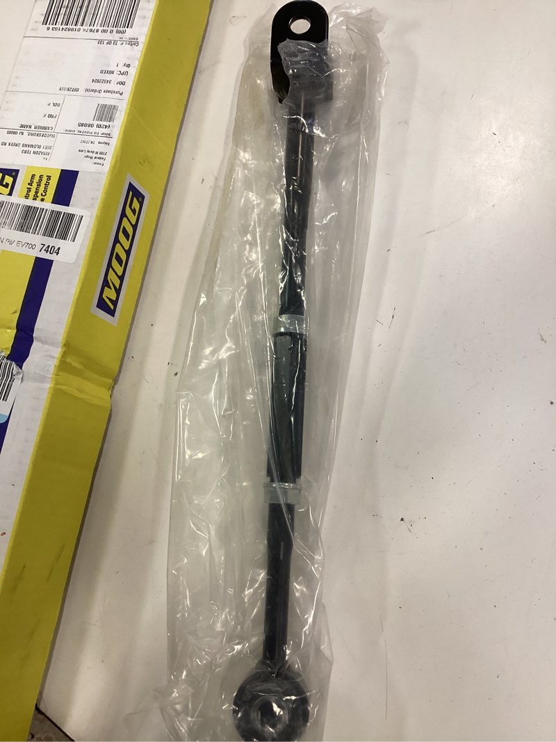 Condition photo showing Good Condition for MOOG RK641864 Rear Left And Right Lower Rearward Suspension Control Arm for Toyota Camry