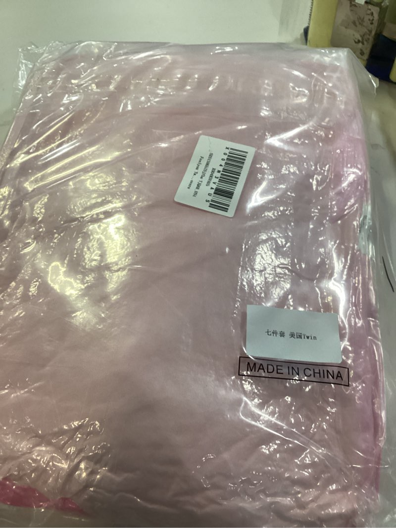 Condition photo showing New/Like New for Feelyou Twin Size Ski Bedding Set Boys Girls Skiing Sports Comforter Set 7 Piece for Kids Women Men Soft Ski Lover Bed in A Bag Pink Quilt Boys Bed Set with Sheets, Pillowcases, Pillow Covers
