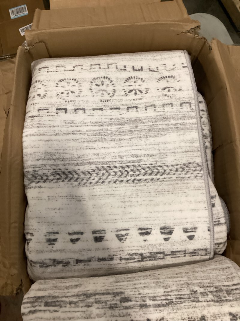 Condition photo showing Good Condition for 10x18 beige washable area rug 