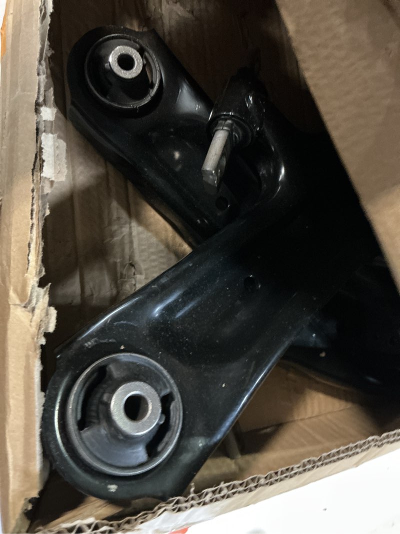 Condition photo showing Good Condition for newyall front lower left and right suspension control arms with ball joints for nissan qashqai/rogue sport 2017-2019, rogue 2014-2019