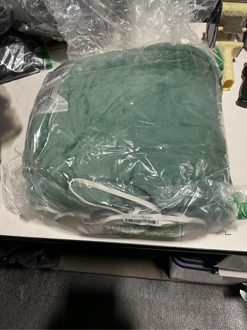 Condition photo showing Good Condition for Electric Blanket Full Heated Blanket 72''X84'' - Ultra Soft Silky Flannel and Fluffy Sherpa Heating Blanket with 5 Heating Levels & 10 Hrs Timer, ETL Certified & Overheat Protection, Gifts for Grandma 05-hunter Green Full 72" x 84"