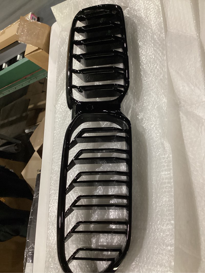 Condition photo showing Good Condition for g30 front kidney grille - double slats, glossy black, compatible with 2021-2023 bmw 5 series (520i, 530e, 530i, 540i, m550i xdrive), premium abs construction for 5 series 2021-2023 grille