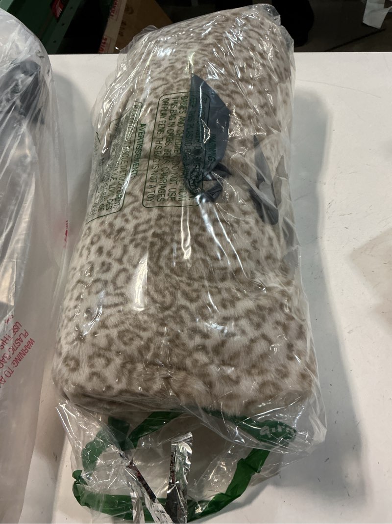 Condition photo showing Good Condition for Madison Park Zuri Soft Plush Luxury Oversized Faux Fur Throw Animal Stripes Design, Faux Mink On The Reverse, Modern All Seasons Blanket for Bed, Sofa Couch, Office, Snow Leopard, 60x70 60x70" Snow Leopard
