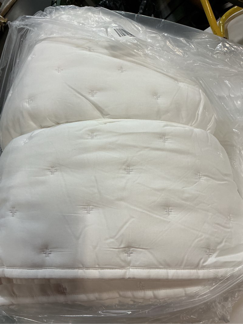 Condition photo showing New/Like New for bamboo dream quilt set, king/cal king, white