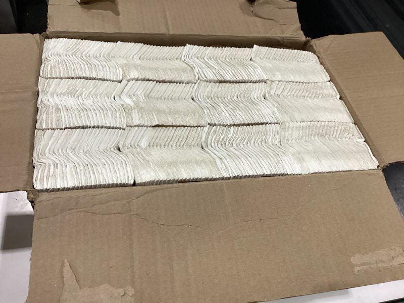 Condition photo showing New/Like New for boardwalk b6220 200 sheets/pack 12 packs/carton c-fold paper towels - white