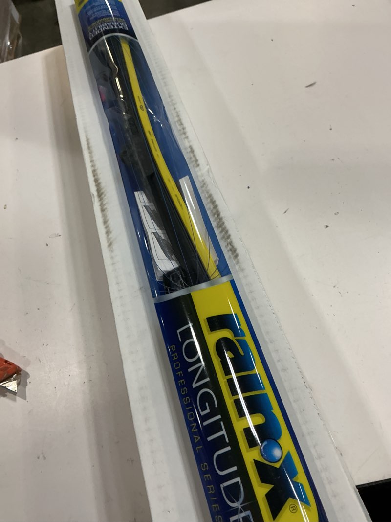 Condition photo showing New/Like New for rain-x longitude wiper blade 26"