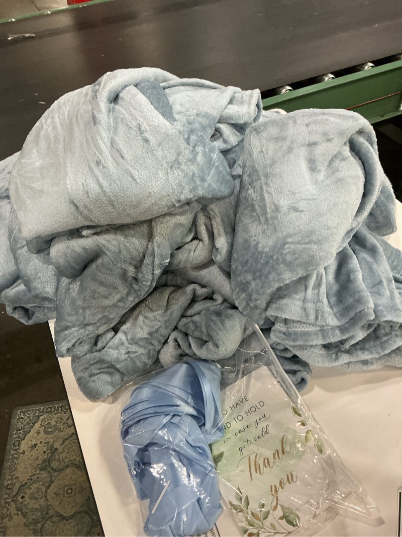 Condition photo showing Good Condition for (Similar)(12 pieces)Blankets As Winter Wedding Favors Stock Photo - Image of hold, outside: