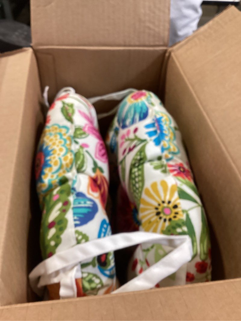 Condition photo showing Good Condition for pillow perfect bright floral indoor/outdoor tufted wicker chair pad with ties, 15.5" x 16", 2 count, blue/purple gregoire 15.5" x 16" blue/purple gregoire 2