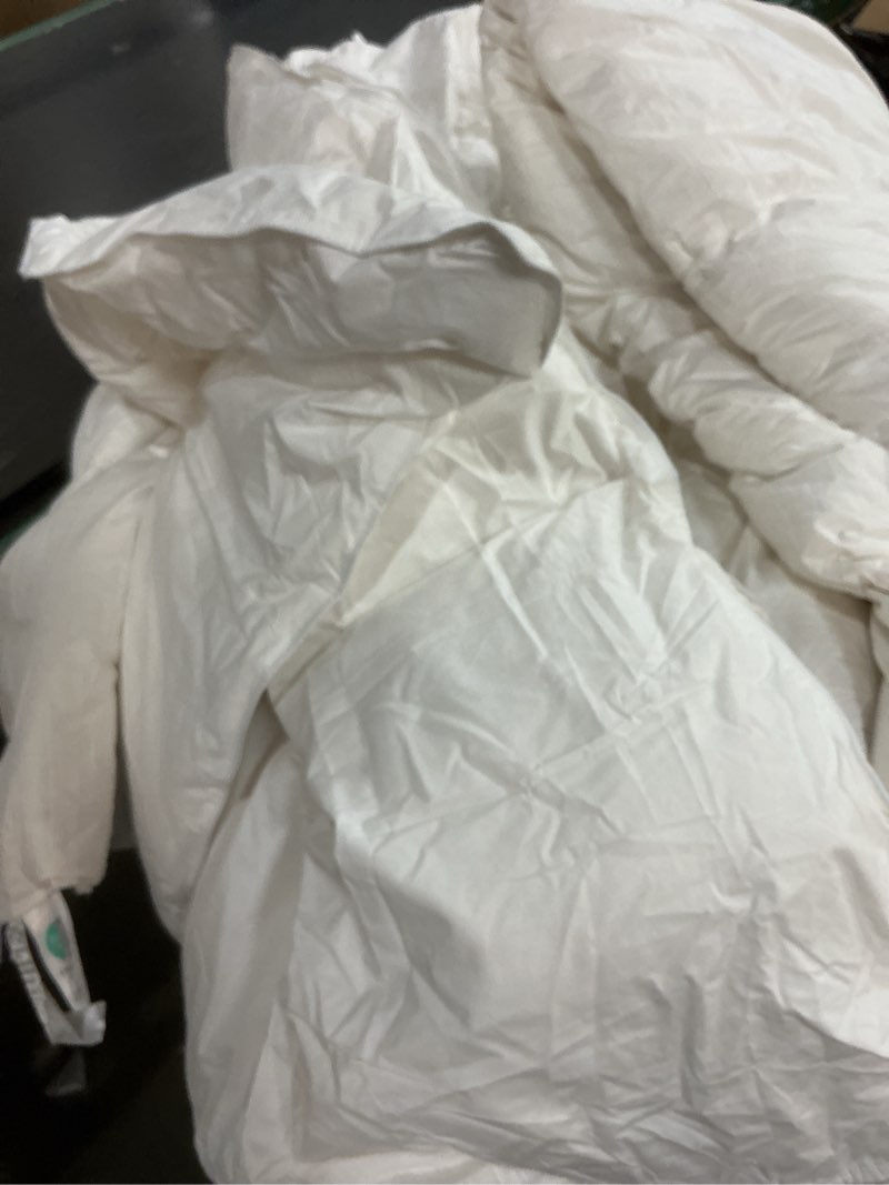 Condition photo showing Good Condition for Serta Goose Feather Down Fiber Cotton Comforter King Size - 100% Cotton Duvet Insert - Hotel Luxury Hypoallergenic Bedding Comforter All Season Medium Warmth 106 x 90 Inch White King All Season