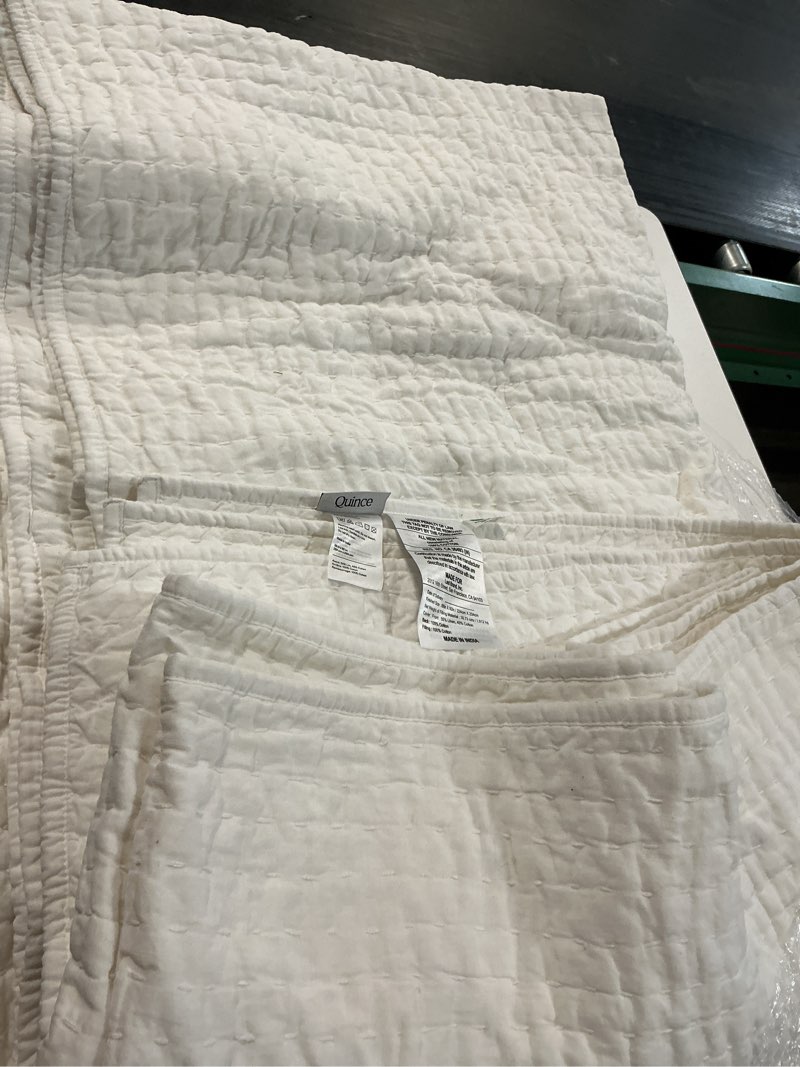Condition photo showing Good Condition for european linen box quilt, full/queen, white