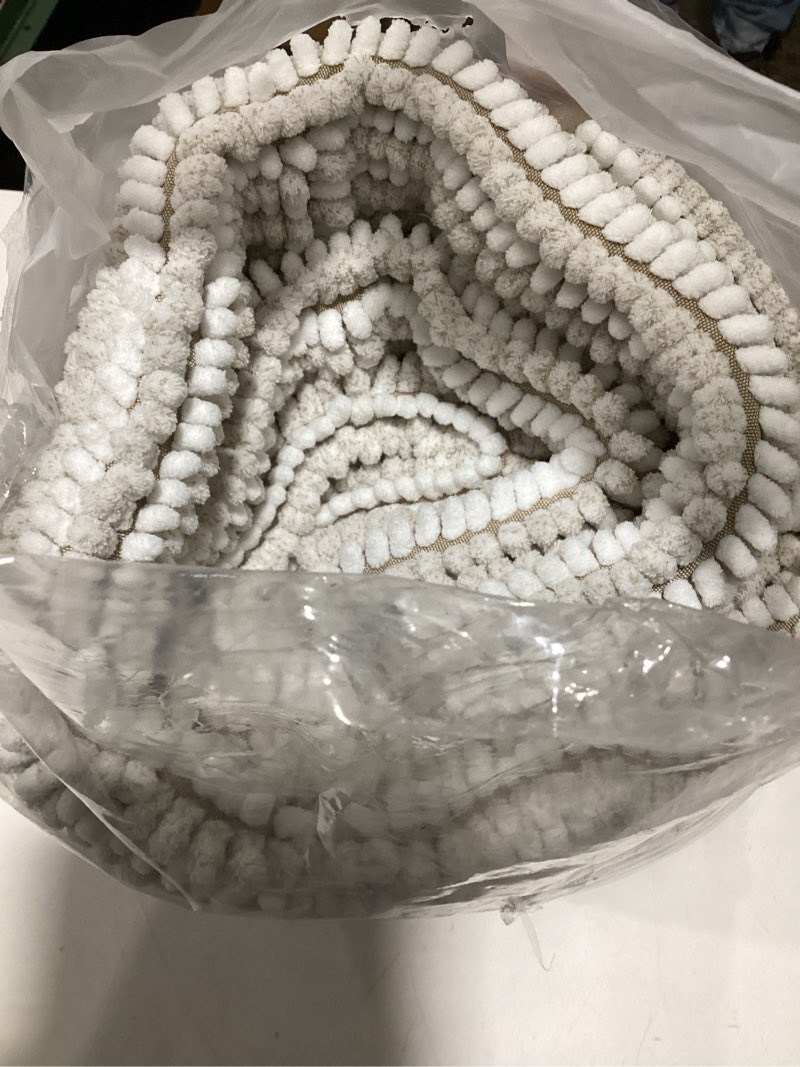 Condition photo showing Good Condition for Bathroom Rugs and Mats Sets, 2 Piece Thick Absorbent Chenille Bath Mat Rug Set Non Slip, Soft Shaggy