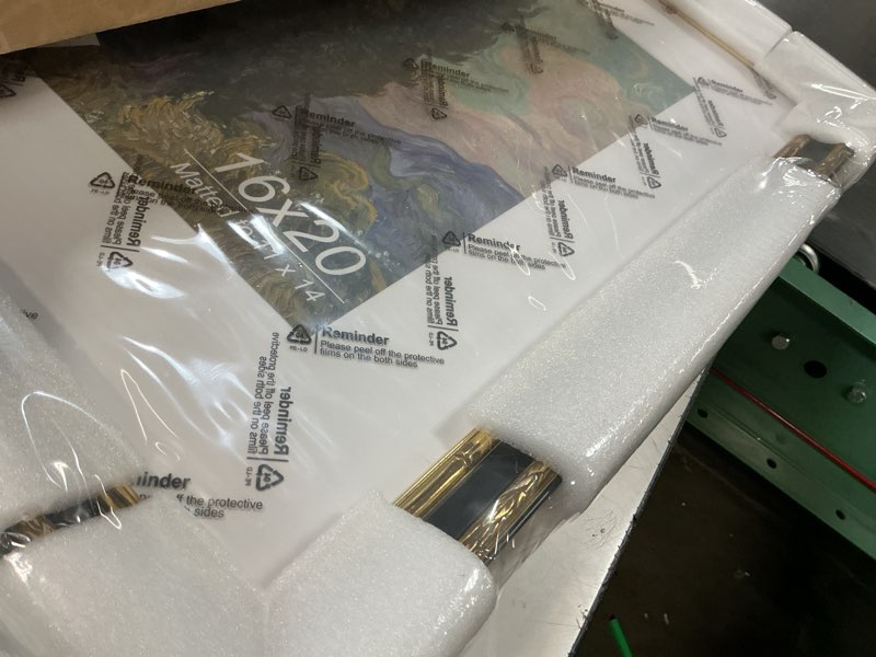 Condition photo showing Good Condition for yaetm 16x20 vintage picture frame, ornate antique gold 16x20 frame for wall, white mat for 11x14 photos, 1.4-inch wide molding - portrait or landscape - wall mount for home (black/gold, single) 16x20 - 1 pack antique gold & black