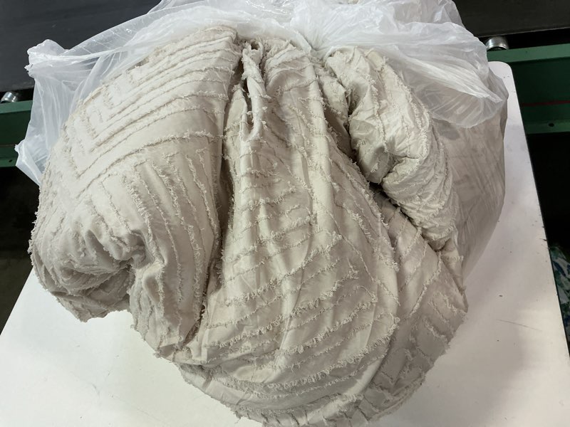 Condition photo showing Good Condition for litanika king size comforter set beige, 3 pieces cream tufted boho farmhouse bedding comforter sets, lightweight fluffy comforter bed set for all season (104x90in comforter and 2 pillowcases) 01-beige king (104"x90")