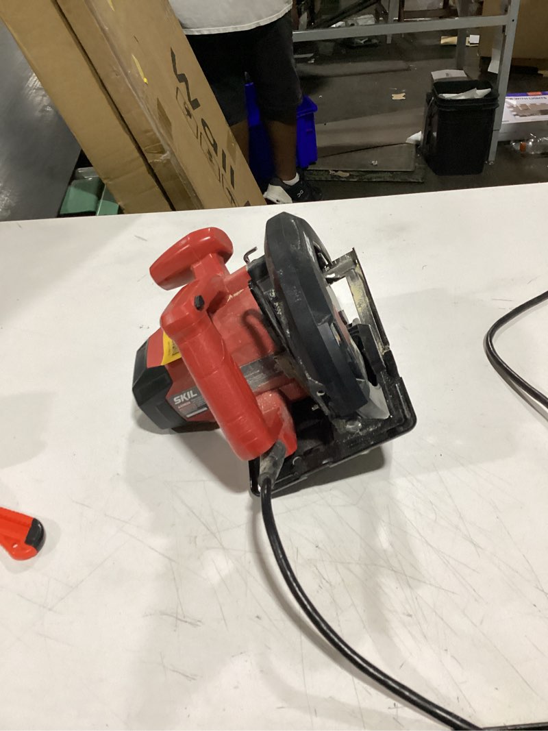Condition photo showing Good Condition for skil 14 amps 7-1/4 in. corded brushed circular saw